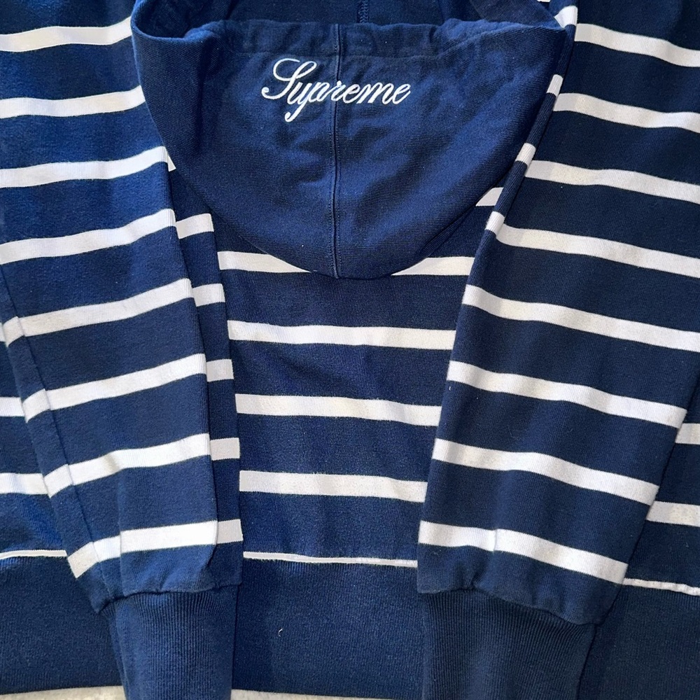 Supreme sweatshirt